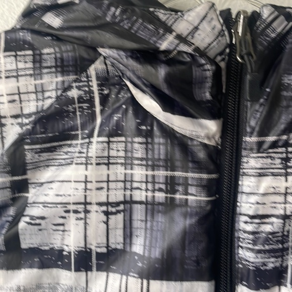 Gerry vest size Large Black and patterned reverisble and packable - Picture 4 of 11